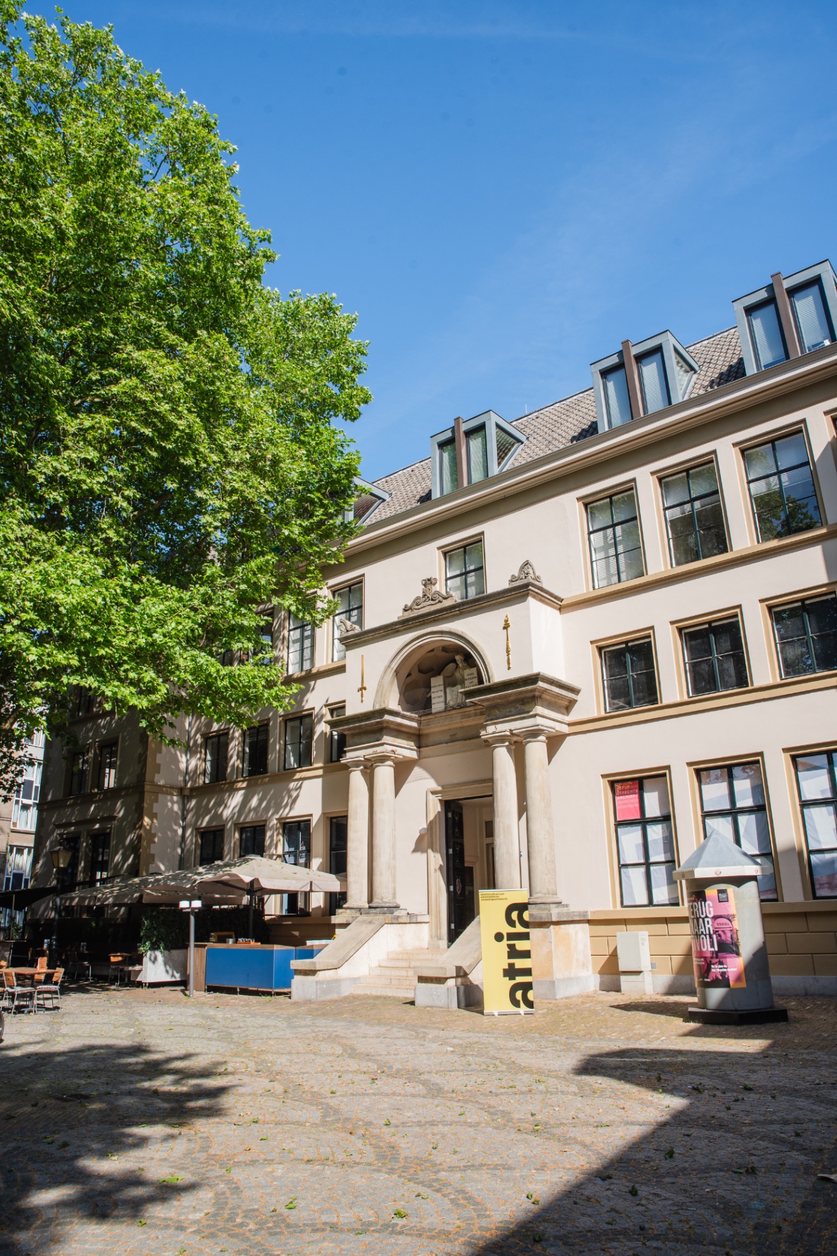 Het Atria-gebouw aan de Hamburgerstraat in Utrecht